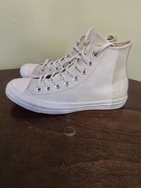 Converse All Star leather women's shoes size 9 new, beige pink